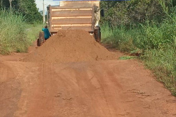 PREFEITURA RECUPERA ESTRADAS VICINAIS