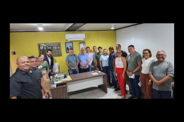 EXERCUTIVO E REPRESENTANTES DO SINTESPURF SE REUNIRAM